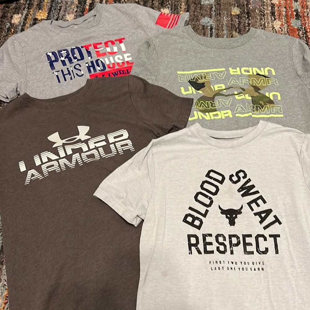 4 Grey Under Armour T- shirts for $40